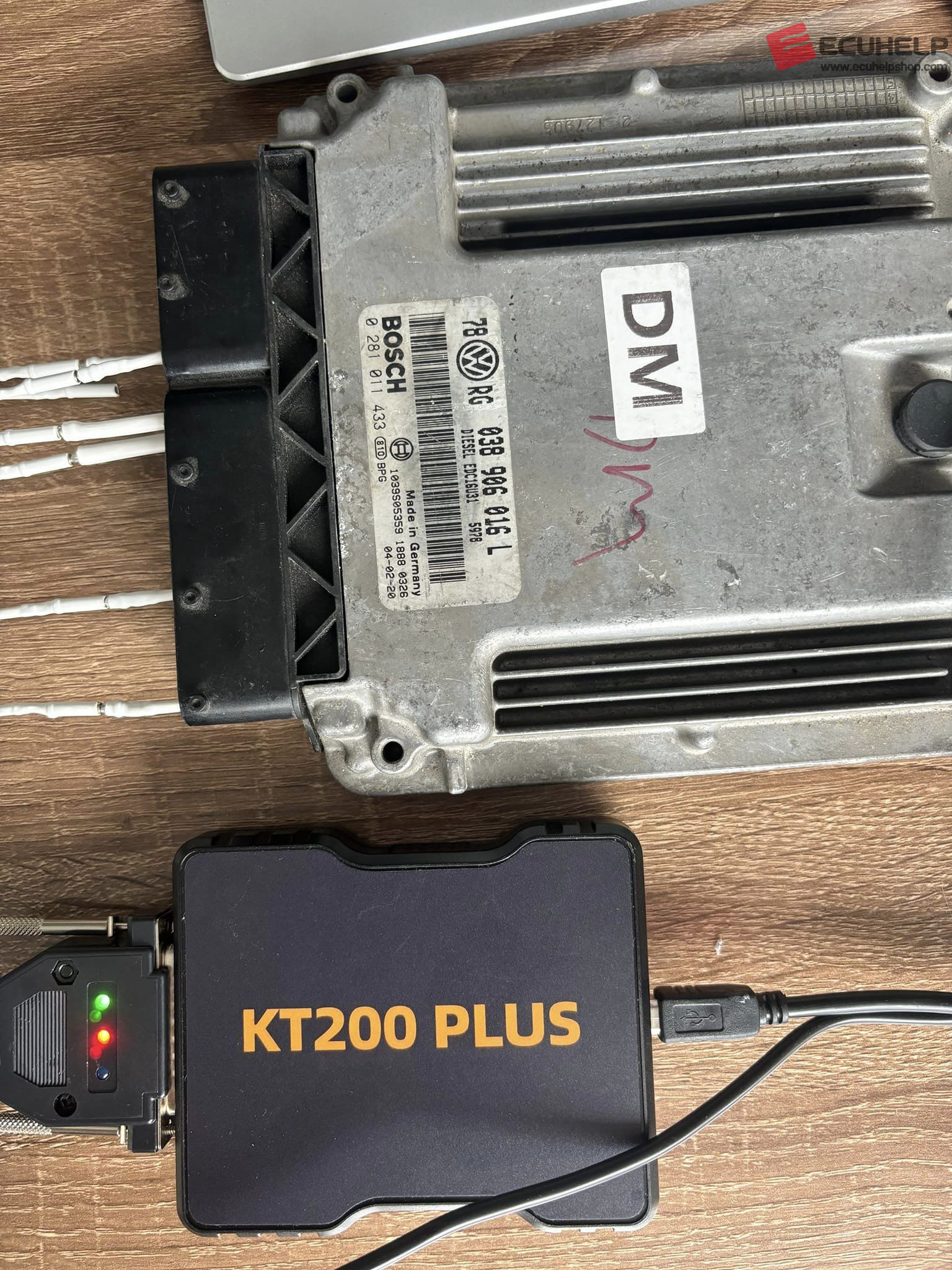 KT200 Plus is connected to the ECU EDC16U3